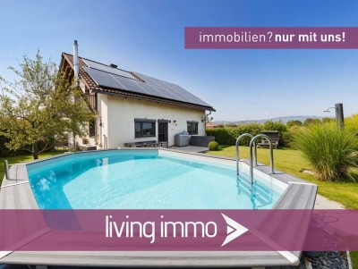 Gepflegtes Einfamilienhaus mit großem Grundstück, Pool und PV-Anlage in guter Lage von Freyung