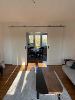 Traumhafte 2,5 Zimmer Wohnung  mit Eichenparkett, großem Balkon  zu vermieten