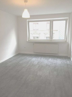 Vollständig renovierte 1,5-Zimmer-Wohnung teilmöbliert mit Einbauküche in Wuppertal-Elberfeld