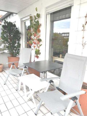 Gepflegte, helle 4-Zimmer-Wohnung mit Balkon und TG-Platz nähe Ketteler Krankenhaus, Offenbach