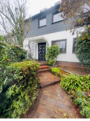 Schönes EFH mit Garten in guter Lage von Eschborn zur Miete!