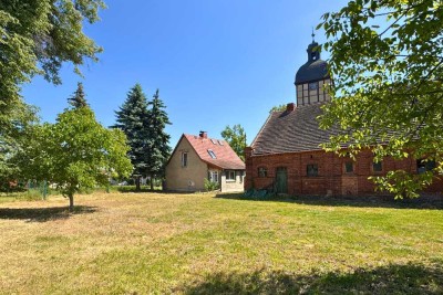 Kleines Neubauernhaus auf altem Rittergut