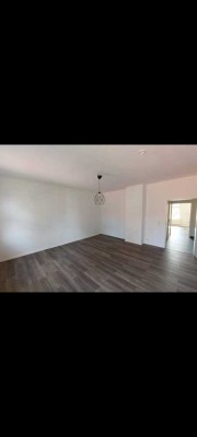 Schöne 3,5 Zimmer Wohnung mit Balkon