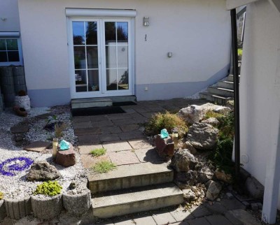 Tolle Souterrain-2-Zimmer-Wohnung mit eigenem Garten