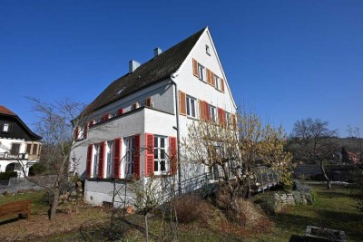 Freistehendes Einfamilienhaus mit Südterrasse und Garten in sonniger Panoramalage von Gundelsheim!