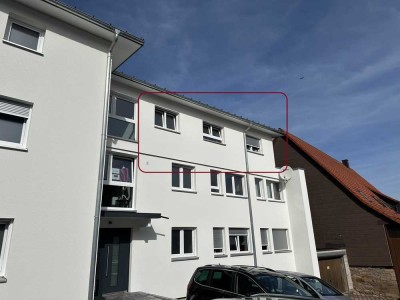 Schöne helle 3,5-Zimmer-DG-Wohnung mit Balkon und Einbauküche in Rötenberg