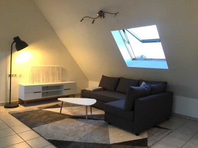Wunderschöne vollständig renovierte und möblierte DG-Wohnung mit Balkon und EBK in Köln-Brück
