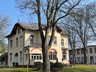 Freundliche 3,5-Zimmer-Hochpaterrewohnung mit Einbauküche in Langenhorn, Hamburg