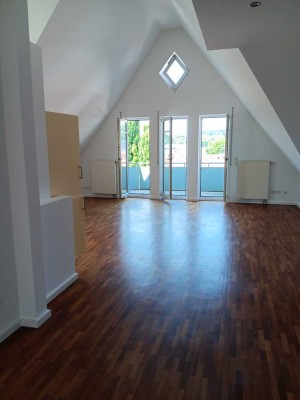 Von Privat: Helle und luftige 65qm DG-Wohnung in Hofheim Altstadt inkl. 2 Stellplätzen