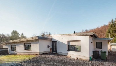 Modernisierter Bungalow mit großem Grundstück im Grünen