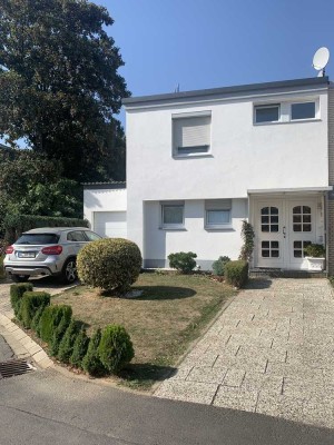 Reiheneckhaus, sehr gepflegt und in Teilen modernisiert inkl. Garten, Garage und Stellplatz!