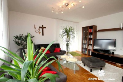 BERK Immobilien - Charmante 2-Zimmer-ETW mit großzügiger Terrasse, Garten, Garage + Dachboden