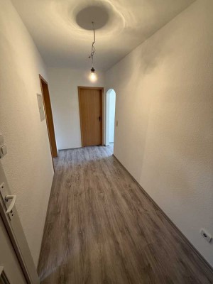 Frisch sanierte Erdgeschosswohnung mit Einbauküche und separatem Eingang – 68 m², 3 Zimmer, Solingen