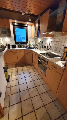 Sonnige Wohnung mit Einbauküche