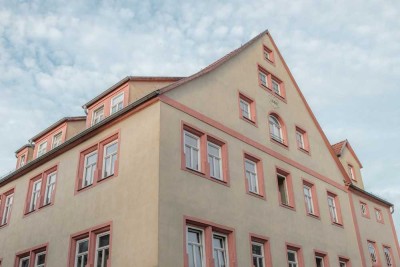 Freundliche 4-Zimmer-Dachgeschosswohnung mit Balkon und Einbauküche in Gotha