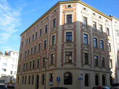 Schöne 4 Zi-DG-WE mit Balkon, Laminat, sep. Küche und Eckbadewanne in der südl. Innenstadt