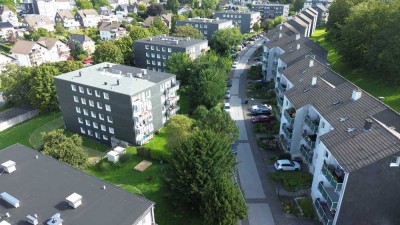 Hoch über der Stadt - top gepflegte 2-Zimmer Wohnung mit Balkon zu vermieten