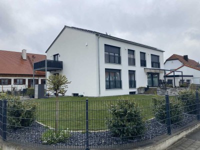 Geschmacksvolle 2-Raum-Wohnung mit Balkon und EBK in Baar-Ebenhausen