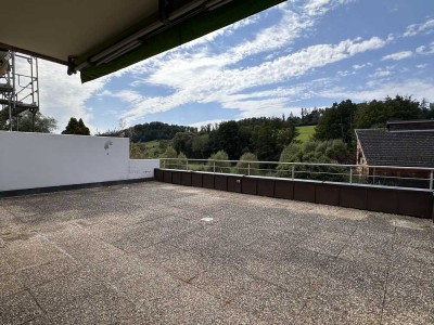 Wohnen im Siebenmühlental: 40 m² Dachterrasse in herrlicher, unverbaubarer  Aussichtslage