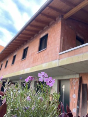 Erstbezug! - sonnige 100m² OG-Wohnung in 84076 Rainertshausen