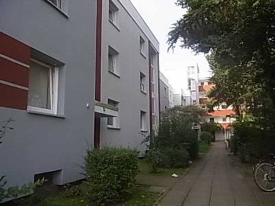 4-Zimmer-Wohnung mit 92,17m² mit Einbauküche und Balkon  *ohne Bodenbelag*