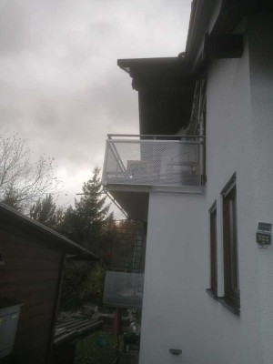 Helle 2-Zimmer-DG-Wohnung mit Balkon & Stellplatz – teilmöbliert (ca. 65 m²)