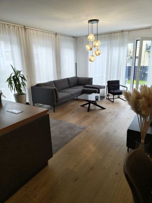 Moderne 4-Zimmer-Erdgeschosswohnung mit geh. Innenausstattung mit Terrasse und EBK