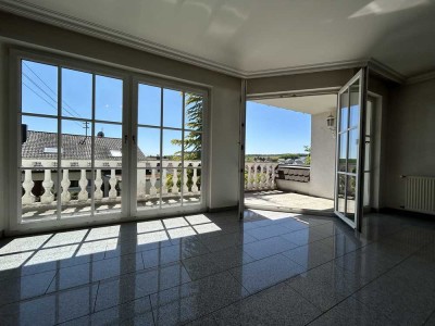 Luxuriöses Wohnungs-Haus mit 1.236 m² alleinigem Garten & Pool