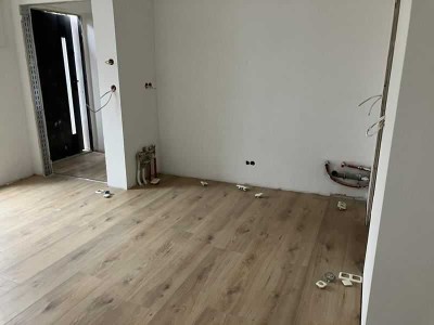 Erstbezug nach San.! Kompaktloft 1-Zi. im Hinterhaus mit Du. und Lam. in zentraler Lage! EBK mgl.