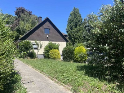 Sanierungsbedürftiges Einfamilienhaus in eingewachsener guter Wohnlage von Ober-Erlenbach