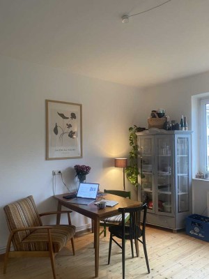 2,5-Zimmer-Wohnung vom Bauverein – tolle Holzdielen & hohe Decken