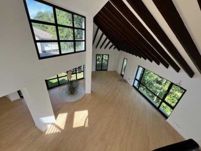 VOR DEN TOREN KÖLN'S -  WER DAS AUSSERGEWÖHNLICHE LIEBT – EXKLUSIVE WOHNUNG IN MODERNER VILLA