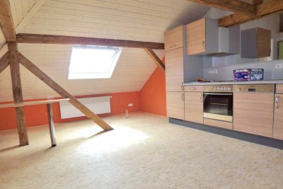 Möblierte helle DG-Wohnung mit EBK & Tageslichtbad - zentral & ruhig