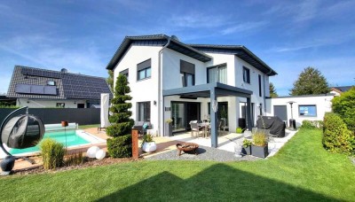+++Bibertal, 
modernes und 
exklusives EFH, 
ca. 195 m² Wfl., 
Doppelgarage, 
Carport, Pool+++