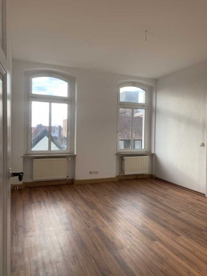 3-Raumwohnung mit Balkon, Laminat, Bad mit Fenster uvm.