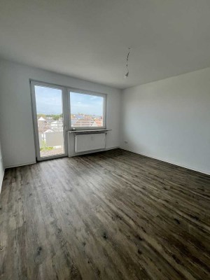 Sanierte 2 Zimmer Wohnung mit Balkon und schöner Aussicht