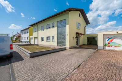 EG Wohnung mit Garage und großem Gartenanteil !!