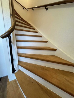 Schöne lichtdurchflutete 2 Zimmer Dachgeschosswohnung auf 2 Ebenen in Hannover, Bothfeld