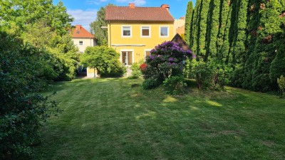 Familienidylle inmitten des Keferfeld - Doppelhaushälfte mir großem Grundstück, altem Baumbestand und großer Garage