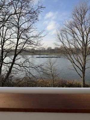 Wohnen direkt am Rhein mit Blick auf den Dom. Stilvolle 70 m² Designwohnung in Köln-Mülheim