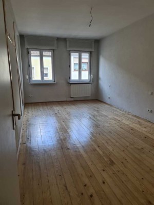 Schöne helle 2. ZM-Wohnung mit Balkon im Herzen von Bruchsal ab 01.09.2024 zu vermieten.