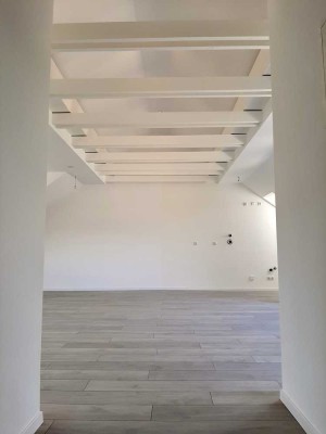 Sonnige 4-Zimmer Dachgeschosswohnung mit Dachterrasse