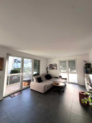 Helle und hochwertige 3-Zimmer-Wohnung mit sonnigem Balkon