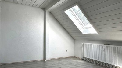 Gemütliche Dachgeschosswohnung in charmantem Altbau zu vermieten!