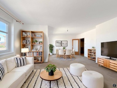 Attraktive Wohnung mit großzügigem Wohnbereich, Tiefgarage und Balkon