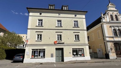 … AIGNER - historisches Einzeldenkmal: charmantes Wohnen im 2.OG mit Aufzug und Balkon ...