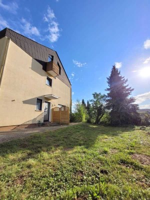 Modernized Duplex House for a big family-2 garages- 15 minutes to Hainerberg