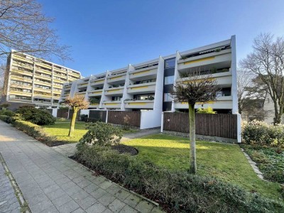 Renovierte 3-Zimmer-Wohnung über 2 Ebenen, großer überdachter Balkon und EBK, Schwimmbad, Nähe Kanal