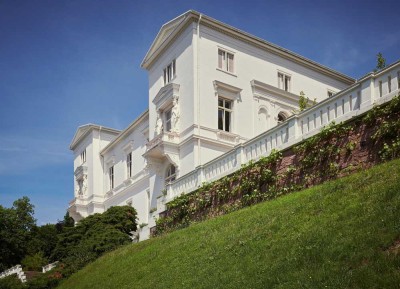 Stilvolle Eigentumswohnung im Ostflügel des Obergeschosses der Weißen Villa - Gelnhausen