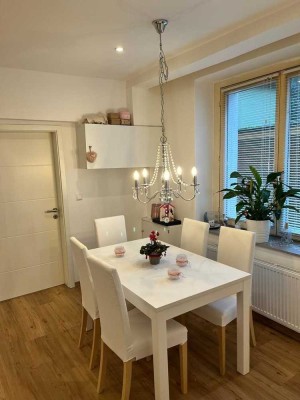 Geräumige Altstadtwohnung, saniert, ruhig, eigener Hauseingang fussläufig zur Altstadt